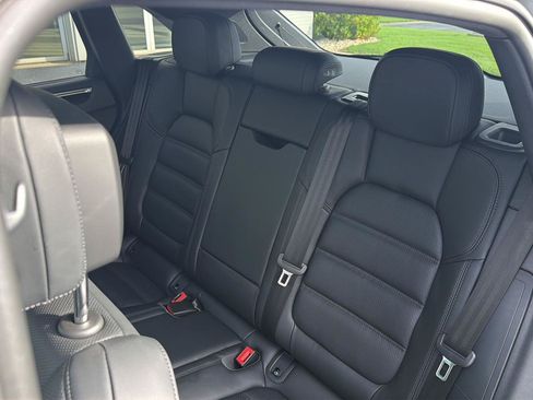 Used 2023 Porsche Macan Turbo AWD/4WD image 31