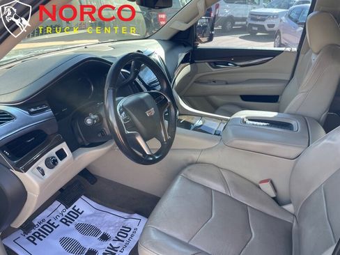 Used 2019 Cadillac Escalade ESV Luxury image 27