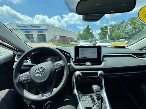 Used 2025 Toyota RAV4 XLE AWD/4WD image 10