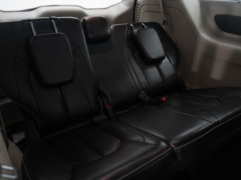 Used 2017 Chrysler Pacifica Limited image 13