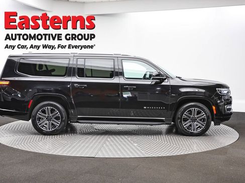 Used 2024 Jeep Wagoneer L Series II w/ Flexible Seating Group AWD/4WD image 4