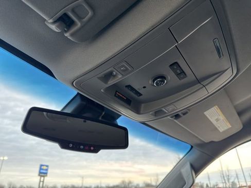 Used 2017 Chevrolet Suburban LT w/ Luxury Package image 19