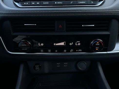 Used 2025 Nissan Rogue SV image 28