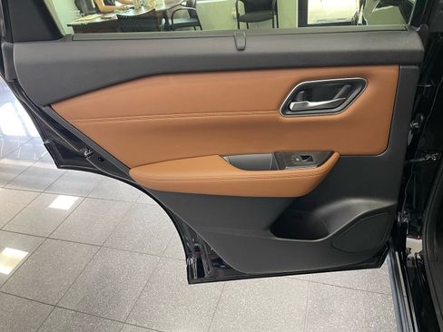 Used 2025 Nissan Rogue Platinum w/ Tech Package FWD image 32