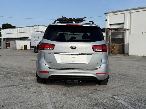 Used 2016 Kia Sedona LX w/ LX Convenience Package FWD image 5
