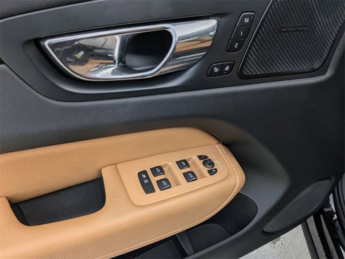 Used 2020 Volvo XC60 T5 Inscription image 10