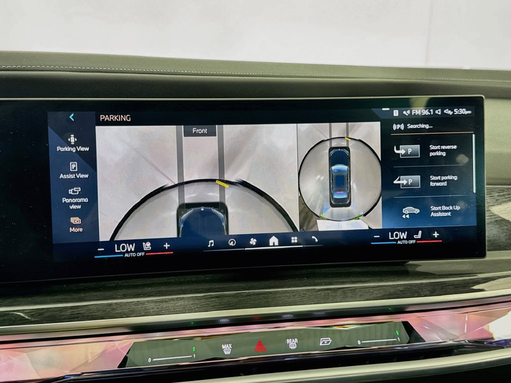 Used 2023 BMW i7 xDrive60 AWD/4WD image 38