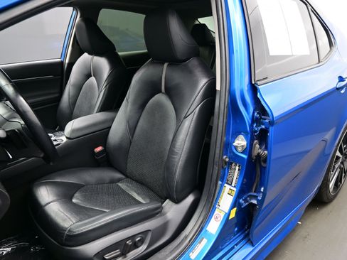 Used 2019 Toyota Camry XSE FWD image 11