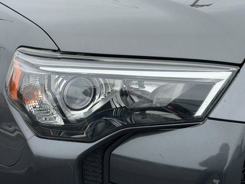 Used 2016 Toyota 4Runner SR5 Premium image 16