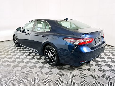 Used 2021 Toyota Camry SE image 5