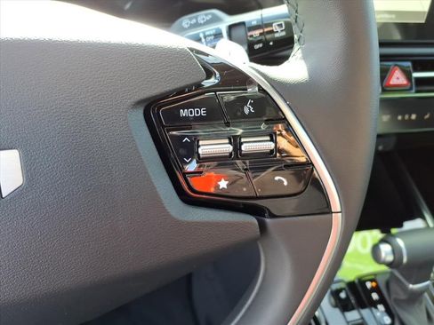 New 2025 Kia Niro EX Touring image 21