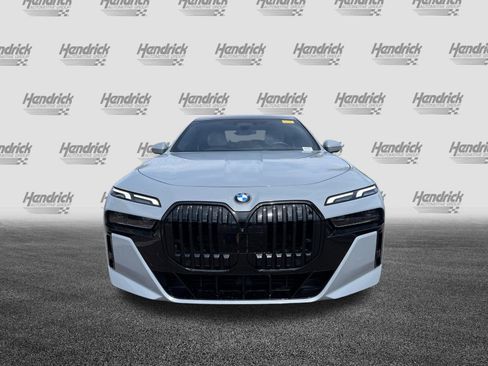 Used 2023 BMW 740i RWD image 3