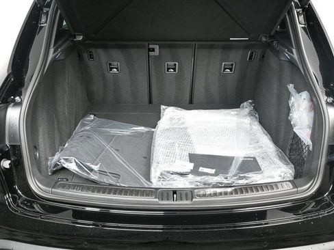 Certified 2025 Porsche Macan image 30