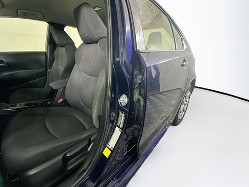 Used 2020 Toyota Corolla LE FWD image 12