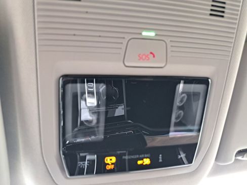 Used 2025 Volkswagen Atlas SE image 17