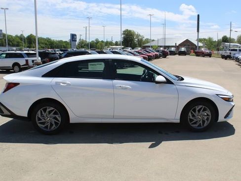 New 2026 Hyundai Elantra Hybrid FWD image 5