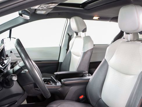 Used 2024 Toyota Sienna XSE w/ XSE Plus Package image 24