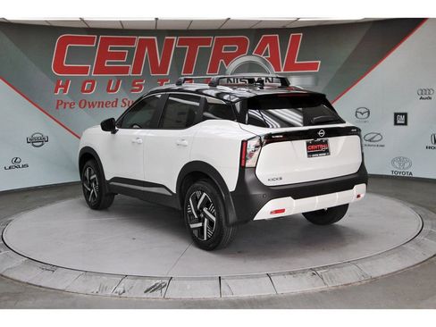 New 2026 Nissan Kicks SV w/ Charging Package FWD image 3