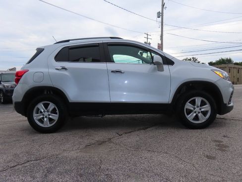 Used 2020 Chevrolet Trax LT w/ LT Convenience Package AWD/4WD image 6