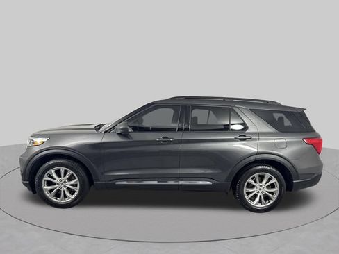 Used 2020 Ford Explorer XLT w/ Equipment Group 202A AWD/4WD image 31