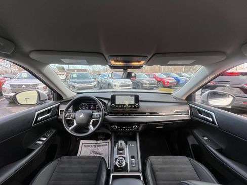 Used 2024 Mitsubishi Outlander SE image 25