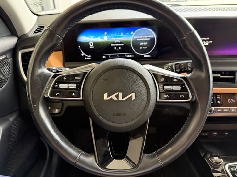 Used 2024 Kia Seltos EX FWD image 13