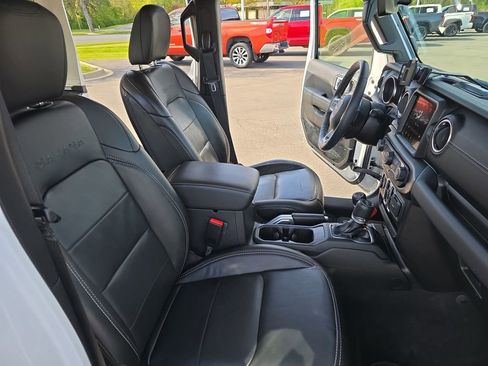 Used 2021 Jeep Wrangler Unlimited Sahara w/ Cold Weather Group AWD/4WD image 13