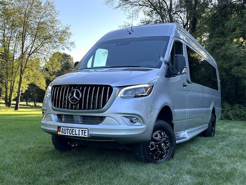 Used 2023 Mercedes-Benz Sprinter 3500 w/ Parking Package image 35