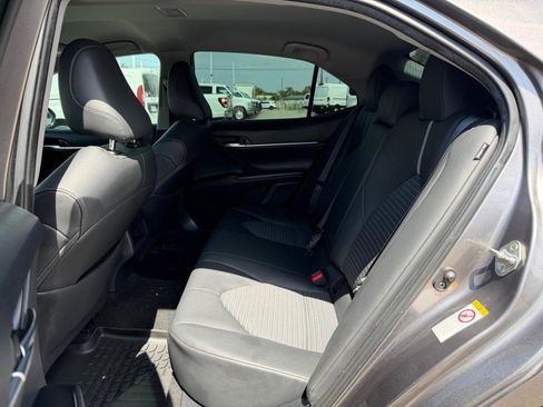 Used 2018 Toyota Camry SE FWD image 32