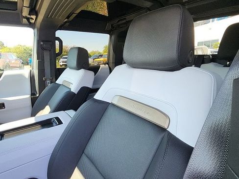 Used 2025 GMC Hummer EV 2X image 17