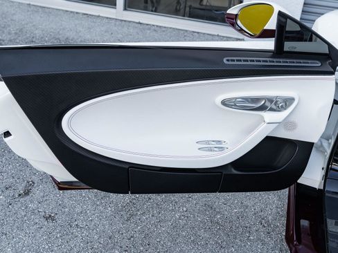 Used 2021 Bugatti Chiron image 35