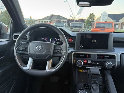 Used 2025 Toyota Tacoma TRD Off-Road image 27