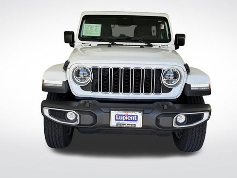 Used 2025 Jeep Wrangler Unlimited Sahara AWD/4WD image 11