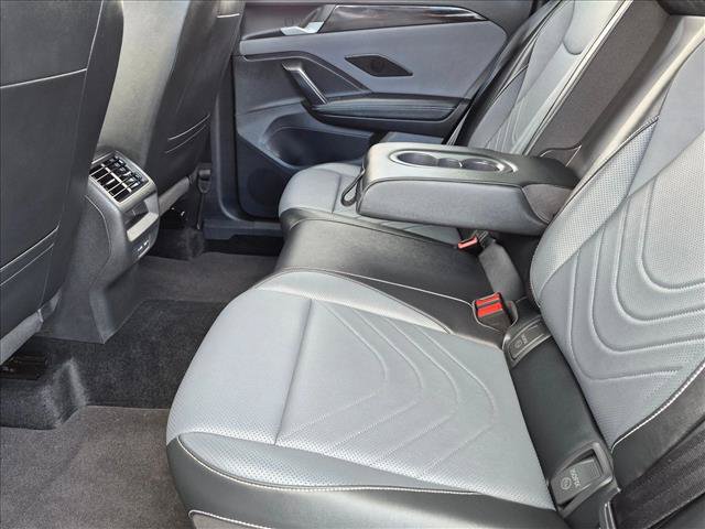 Used 2025 Volkswagen Tiguan SE FWD image 17