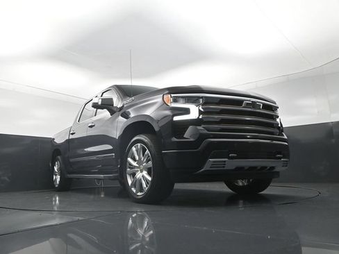 Used 2022 Chevrolet Silverado 1500 High Country w/ Technology Package AWD/4WD image 34