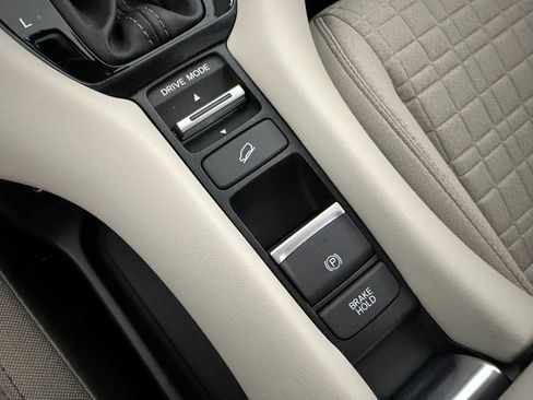 New 2026 Honda HR-V LX image 15