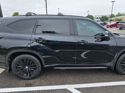 Used 2024 Toyota Highlander XSE FWD image 5
