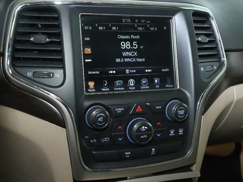 Used 2014 Jeep Grand Cherokee Laredo w/ 18" Wheel & 8.4" Radio Group AWD/4WD image 23