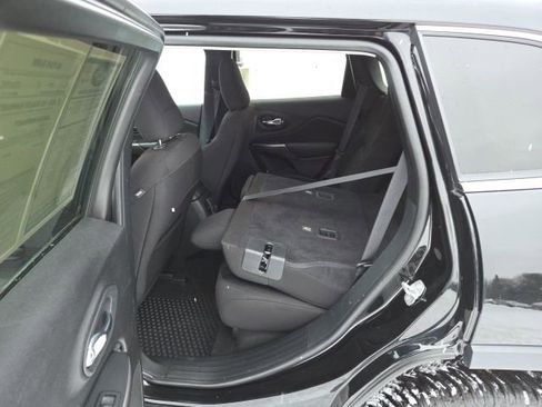 Used 2020 Jeep Cherokee Latitude w/ Comfort & Convenience Group image 41