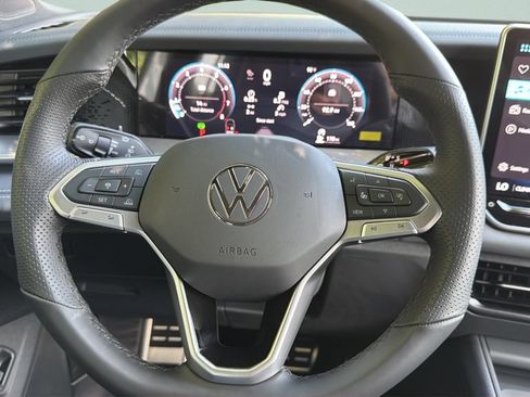 New 2026 Volkswagen Tiguan SE R-Line FWD image 12