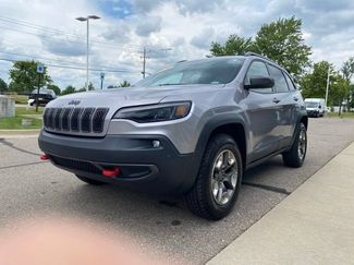 Used 2019 Jeep Cherokee Trailhawk w/ Cold Weather Group AWD/4WD video 1