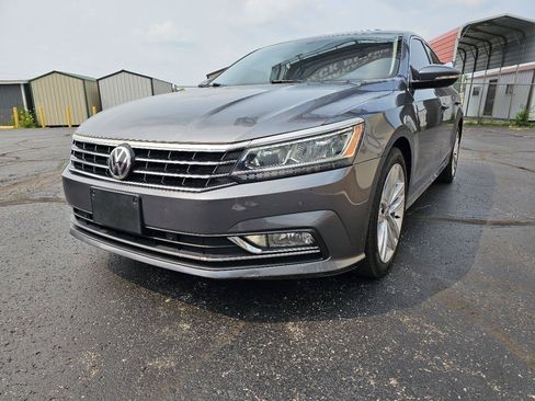 Used 2018 Volkswagen Passat 2.0T SE FWD image 2