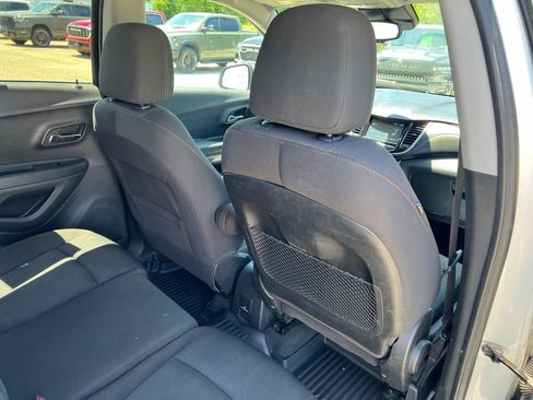 Used 2017 Chevrolet Trax LT AWD/4WD image 11