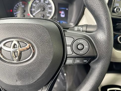 Used 2020 Toyota Corolla LE FWD image 13