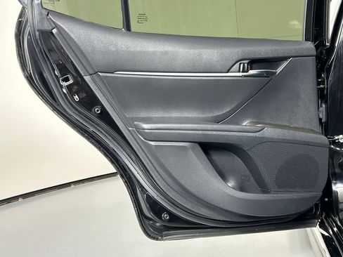 Used 2022 Toyota Camry SE w/ Convenience Package image 13