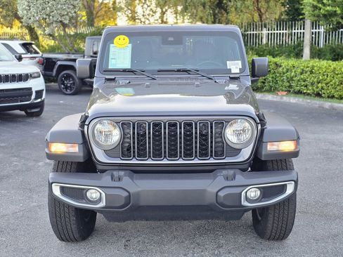 Used 2025 Jeep Gladiator Sport image 6
