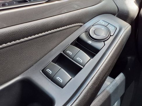 Used 2023 Chevrolet Traverse LT FWD image 19