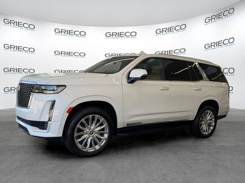 Used 2023 Cadillac Escalade Premium Luxury AWD/4WD image 3