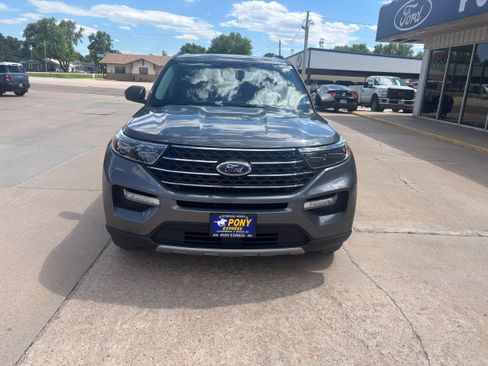 Used 2023 Ford Explorer XLT w/ Equipment Group 202A AWD/4WD image 9