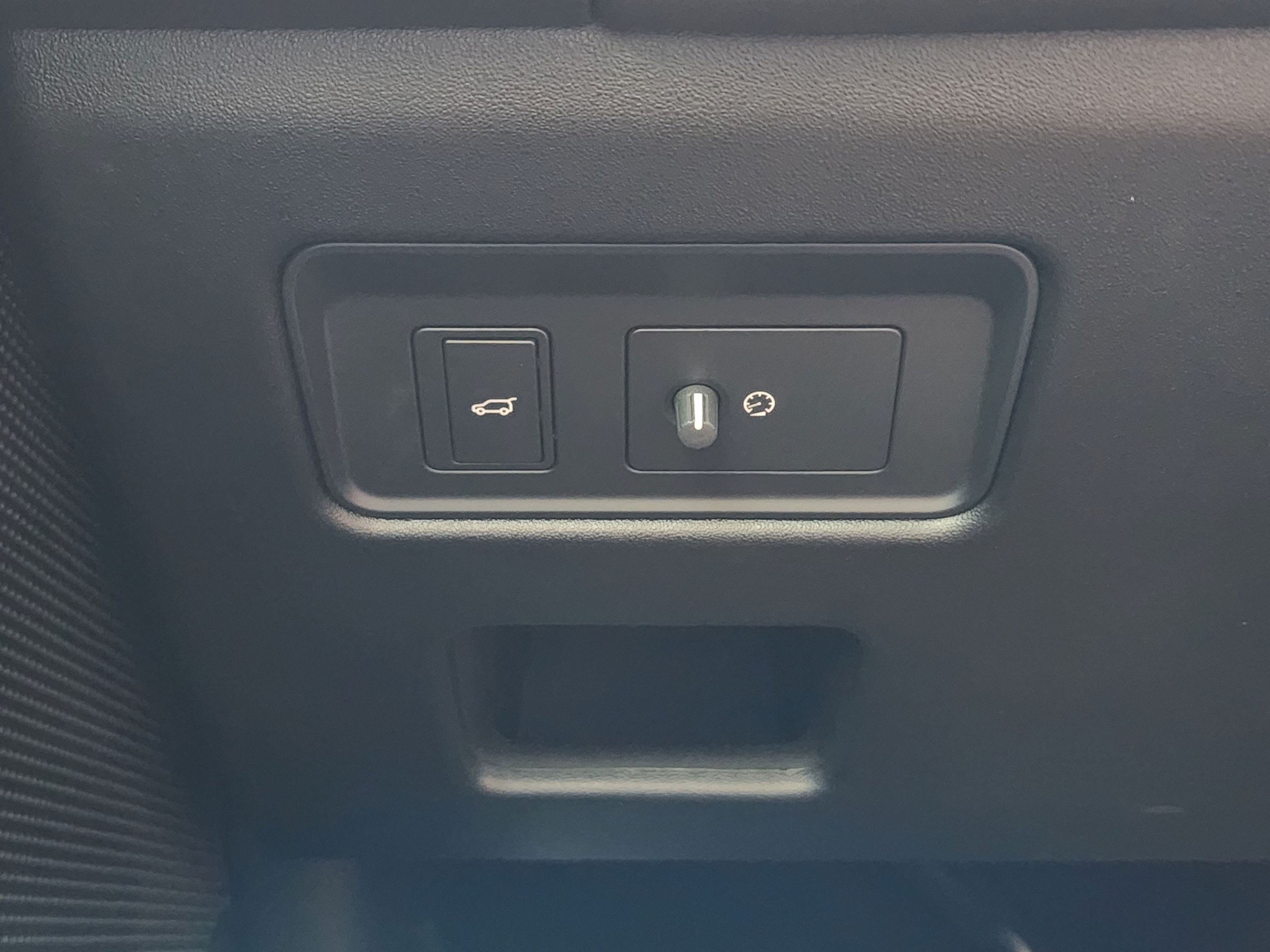 Certified 2025 Land Rover Discovery S AWD/4WD image 18